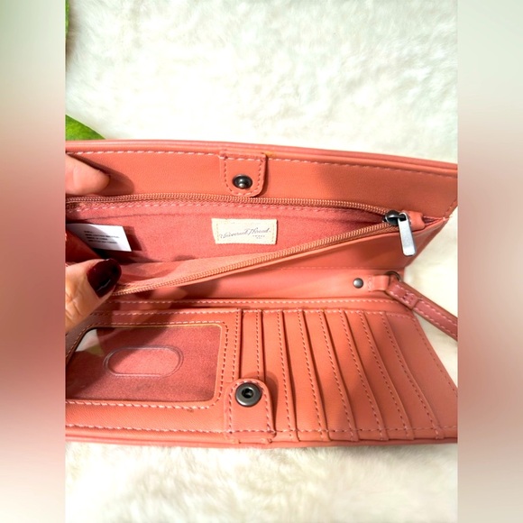 Universal Thread Bifold Wallet in Dust Pink - Picture 6 of 9